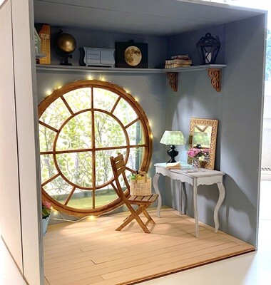 The Doll Loft 1/6 scale DIY kit – dollhouse fantasy roombox in 2 variants