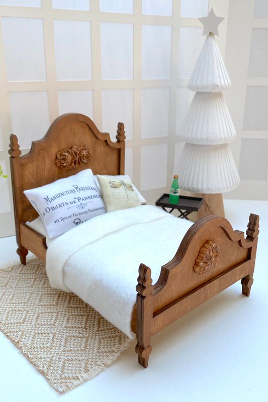 Romantic Dollhouse Bed – 1/12 scale miniature DIY-Kit