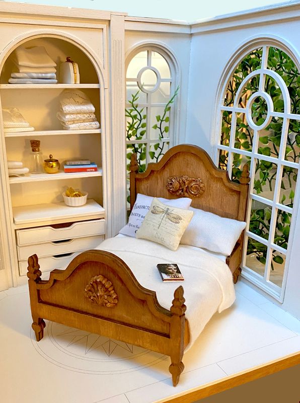 Romantic Dollhouse Bed – 1/12 scale miniature DIY-Kit