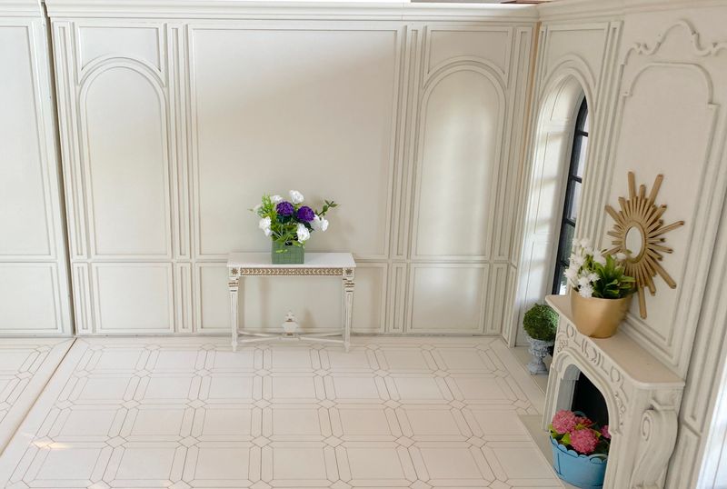 The Large Salon Wall - Luxurious wall with plenty of presentation space – 1:6 scale DIY kit