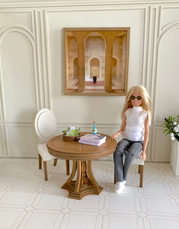 Elegant Round Wilhelminian Style Dining Table - 1-6 scale fashion doll furniture - DIY kit