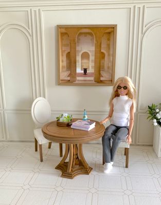 Elegant Round Wilhelminian Style Dining Table - 1-6 scale fashion doll furniture - DIY kit