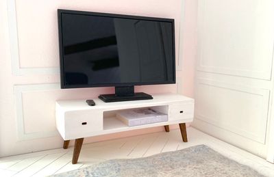 Dollhouse Low-board TV Table – 1:12 scale