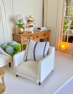 Lobby Chair – 1:12 scale --- Dollhouse Miniature DIY kit