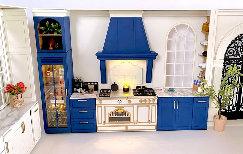 Country Kitchen Wall with Window, Range Cooker + Hood, Fridge, Cabinets – 1:6 scale DIY kit