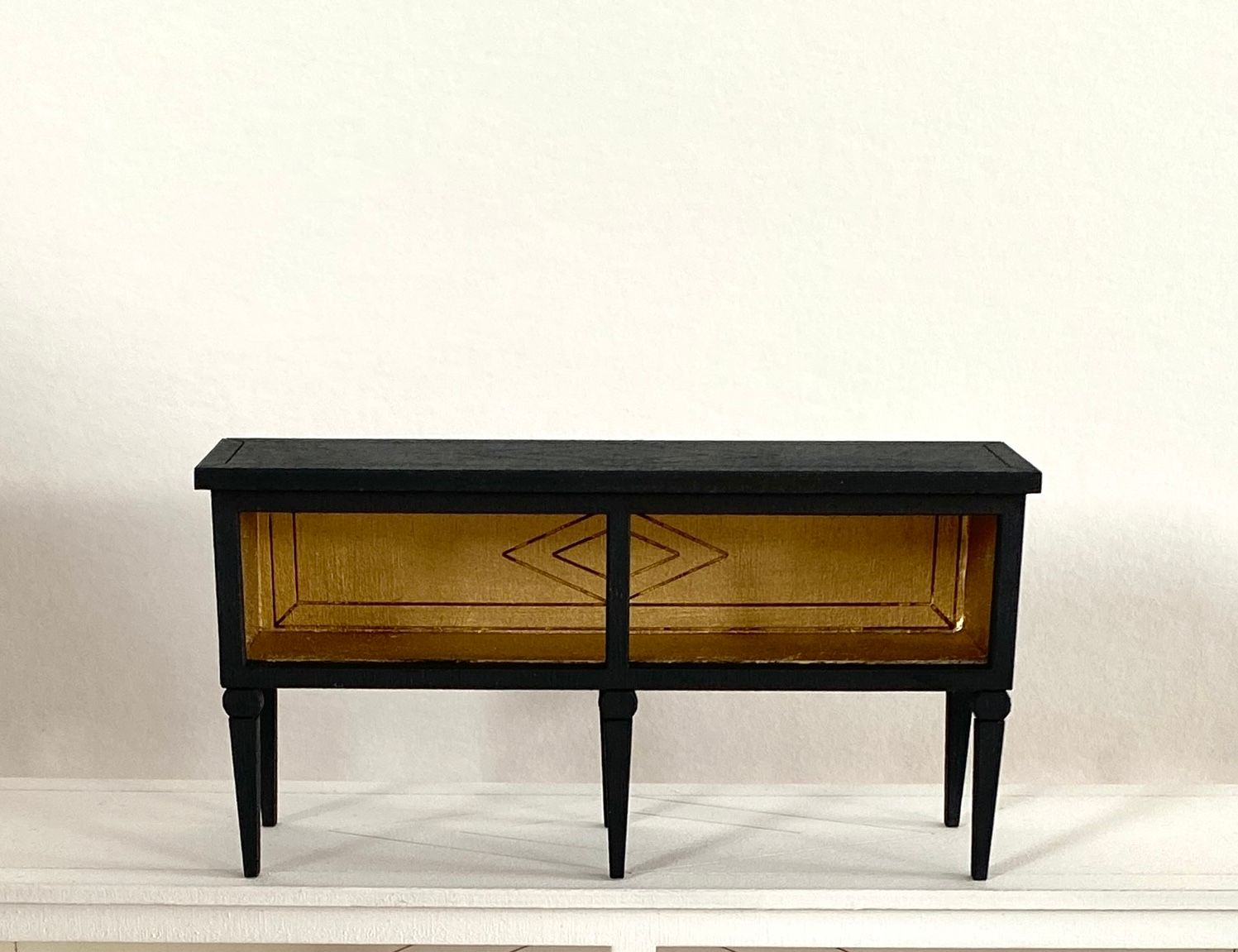 Modern Classic Side Table with 6 legs – 1:12 scale miniature DIY Kit