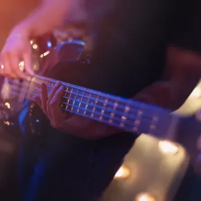 Guitarras &amp; Bajos