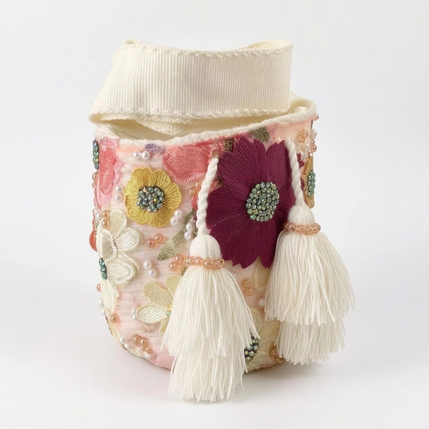 Mini mochila recamada de flores