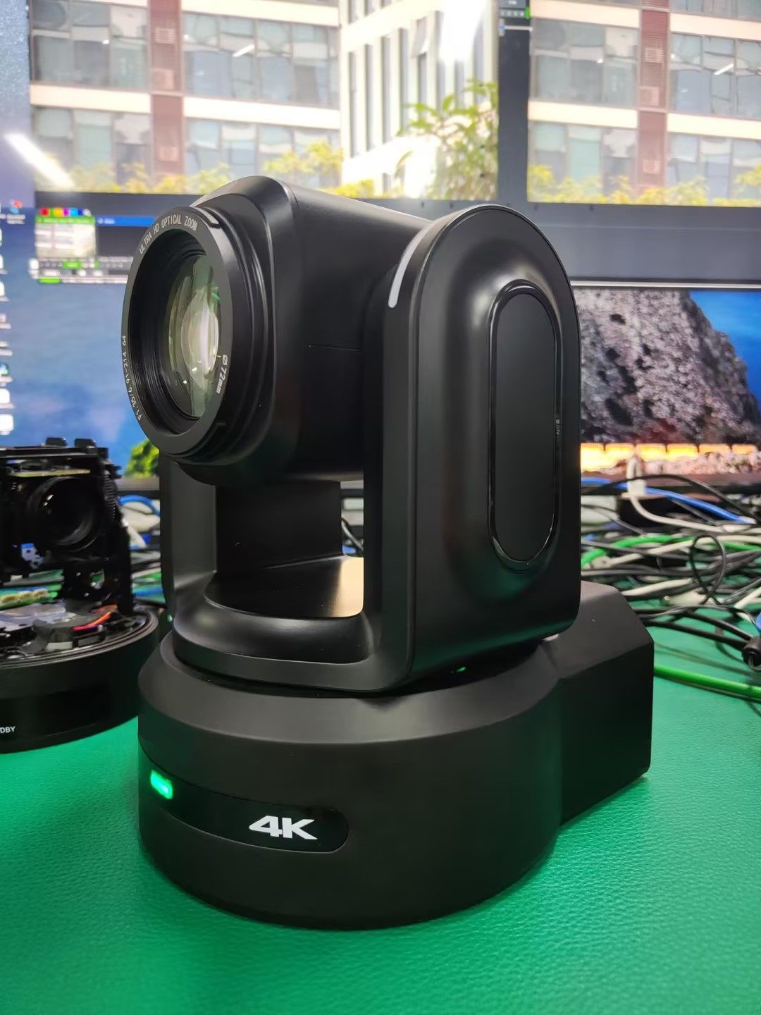 Image Parameters
Resolution	HDMI: 4K60/59.94/50/30/29.97/25, 1080p60/59.94/50/30/29.97/25, 1080i60/59.94/50, 720p60/50
12G-SDI: 4K60/59.94/50/30/29.97/25, 1080p60/59.94/50/30/29.97/25, 1080i60/59.94/50, 720p60/50
3G-SDI: 1080p60/59.94/50/30/29.97/25, 1080i60/59.94/50, 720p60/50
Image Sensor	SONY 1/1.8 CMOS
Pixels	8.50 Megapixels, 8.29 Effective Megapixels
Scan Mode	Line by line
Lens	30X Optical Zoom , f=6.91(W)~214.64mm(T), F1.35~F4.6
Digital Zoom	16X
