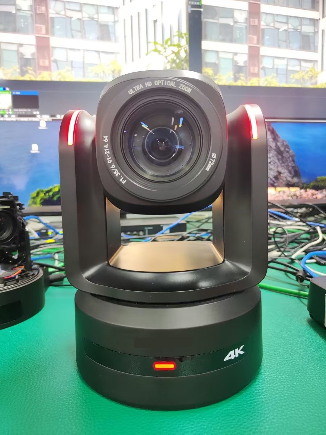 Image Parameters
Resolution	HDMI: 4K60/59.94/50/30/29.97/25, 1080p60/59.94/50/30/29.97/25, 1080i60/59.94/50, 720p60/50
12G-SDI: 4K60/59.94/50/30/29.97/25, 1080p60/59.94/50/30/29.97/25, 1080i60/59.94/50, 720p60/50
3G-SDI: 1080p60/59.94/50/30/29.97/25, 1080i60/59.94/50, 720p60/50
Image Sensor	SONY 1/1.8 CMOS
Pixels	8.50 Megapixels, 8.29 Effective Megapixels
Scan Mode	Line by line
Lens	30X Optical Zoom , f=6.91(W)~214.64mm(T), F1.35~F4.6
Digital Zoom	16X

