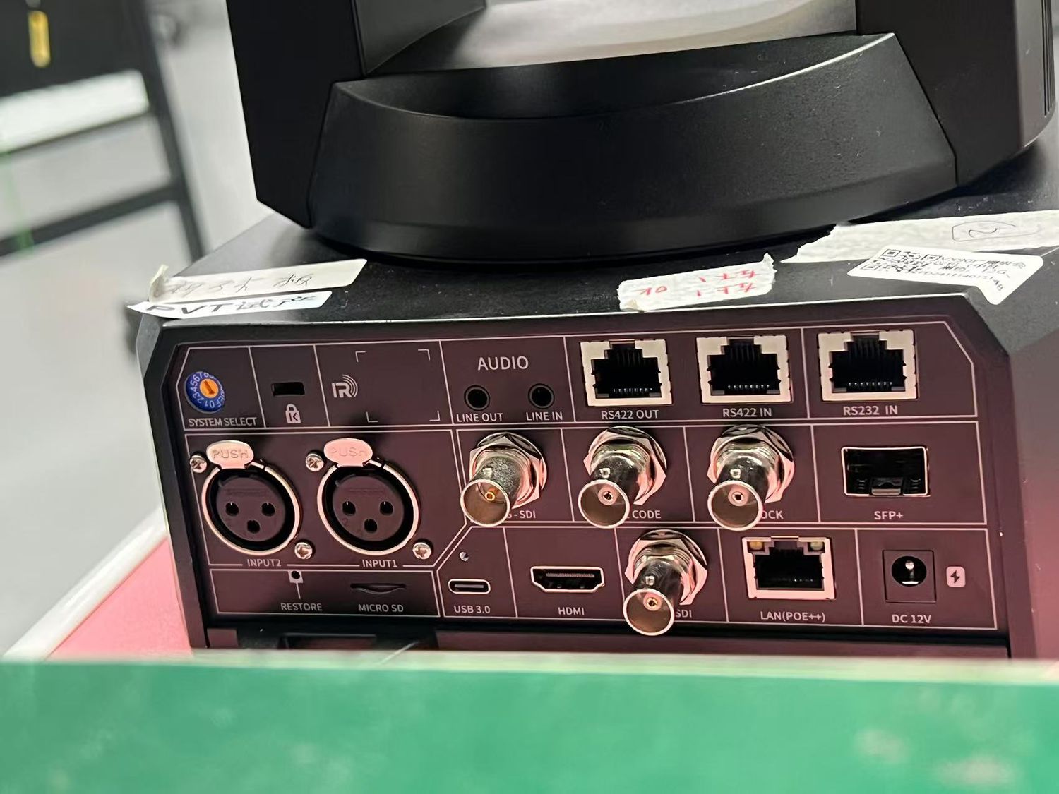 PTZ VX90 CAMERA, Sensor 4/3&quot; CMOS AI Framing.