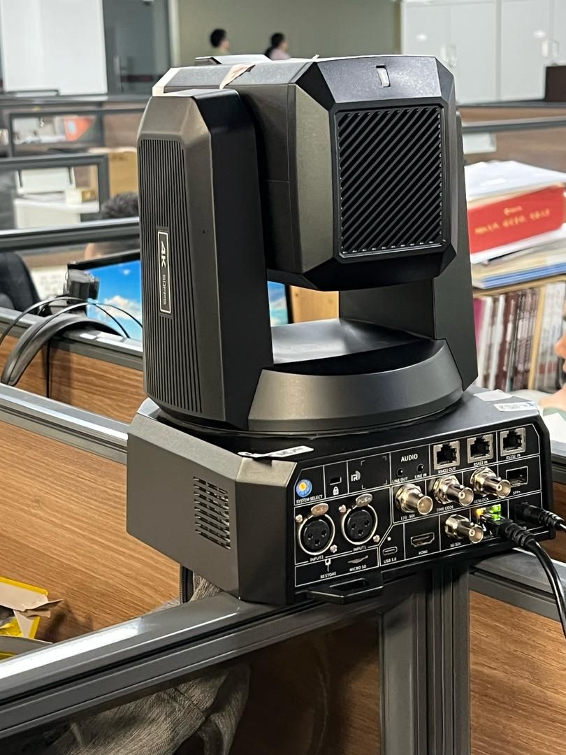 PTZ VX90 CAMERA, Sensor 4/3&quot; CMOS AI Framing.