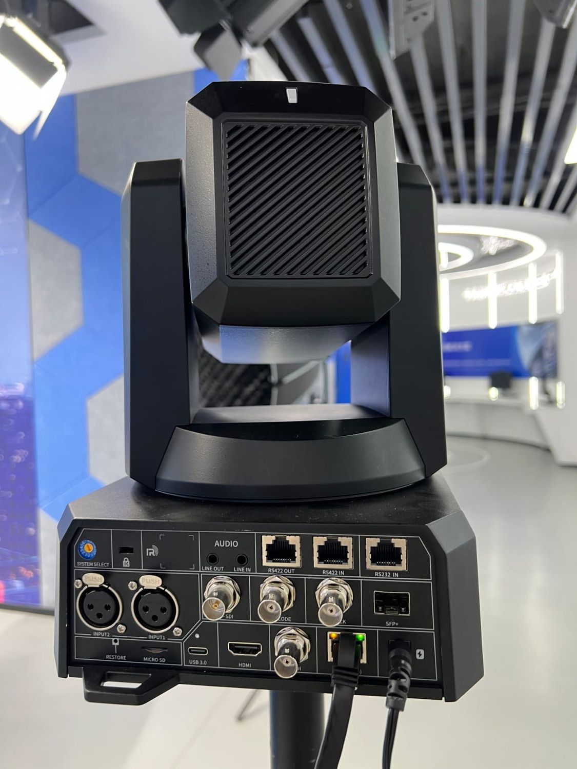 PTZ VX90 CAMERA, Sensor 4/3" CMOS AI Framing.