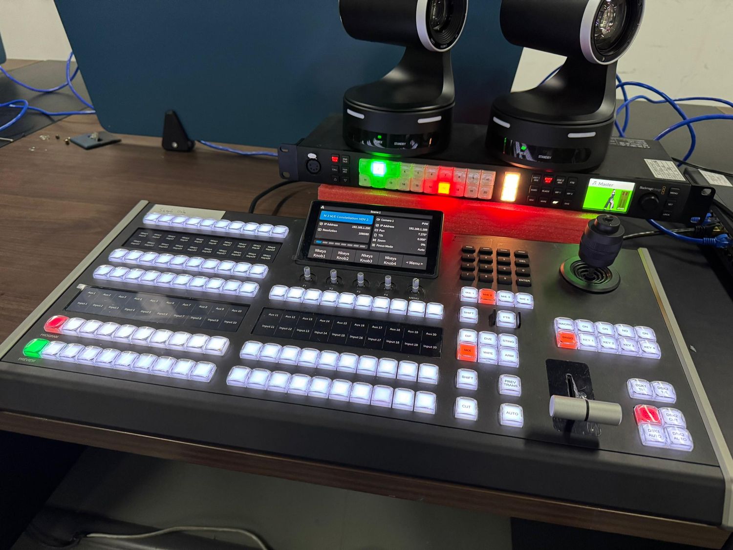 control panel atem constallatioAdvanced professional control panel compatible with ATEM, vMix, and OBS Studio, featuring built-in PTZ camera control and an expanded set of illuminated buttons. Designed for demanding live production environments, it offers a compact yet powerful layout with intuitive operation. Ideal for technical directors and content creators who need precise switching, PTZ camera movements, and full control over complex video workflows. Seamlessly integrates with multicam switchers and streaming platforms, providing reliable connectivity for professional AV productions.n, studio, ptz control