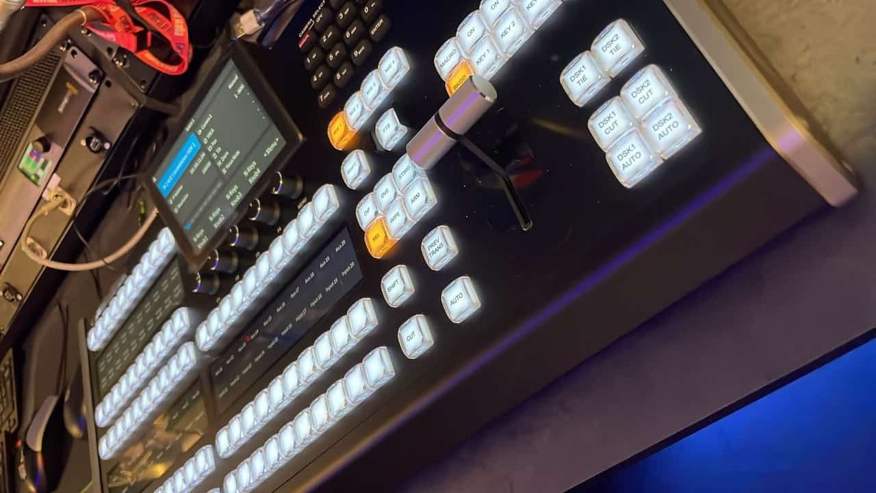 Advanced professional control panel compatible with ATEM, vMix, and OBS Studio, featuring built-in PTZ camera control and an expanded set of illuminated buttons. Designed for demanding live production environments, it offers a compact yet powerful layout with intuitive operation. Ideal for technical directors and content creators who need precise switching, PTZ camera movements, and full control over complex video workflows. Seamlessly integrates with multicam switchers and streaming platforms, providing reliable connectivity for professional AV productions.