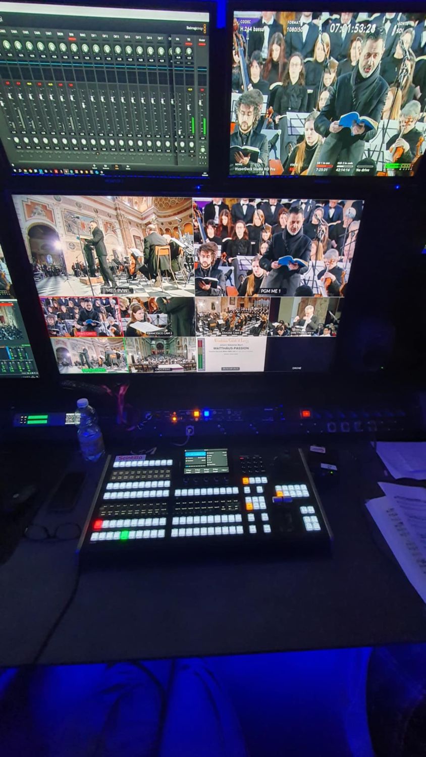 Advanced professional control panel compatible with ATEM, vMix, and OBS Studio, featuring built-in PTZ camera control and an expanded set of illuminated buttons. Designed for demanding live production environments, it offers a compact yet powerful layout with intuitive operation. Ideal for technical directors and content creators who need precise switching, PTZ camera movements, and full control over complex video workflows. Seamlessly integrates with multicam switchers and streaming platforms, providing reliable connectivity for professional AV productions.