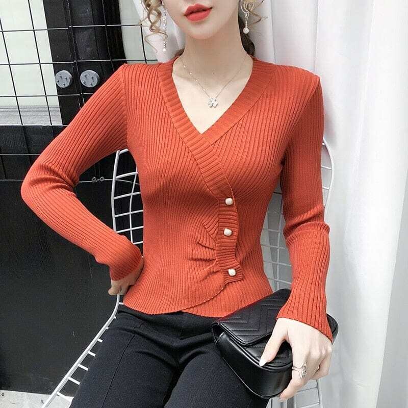 Long-sleeved V-neck sweaters with buttons