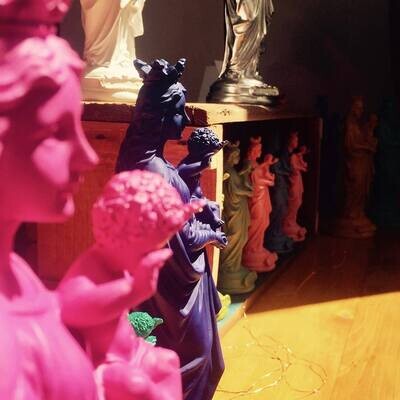 Les Statuettes