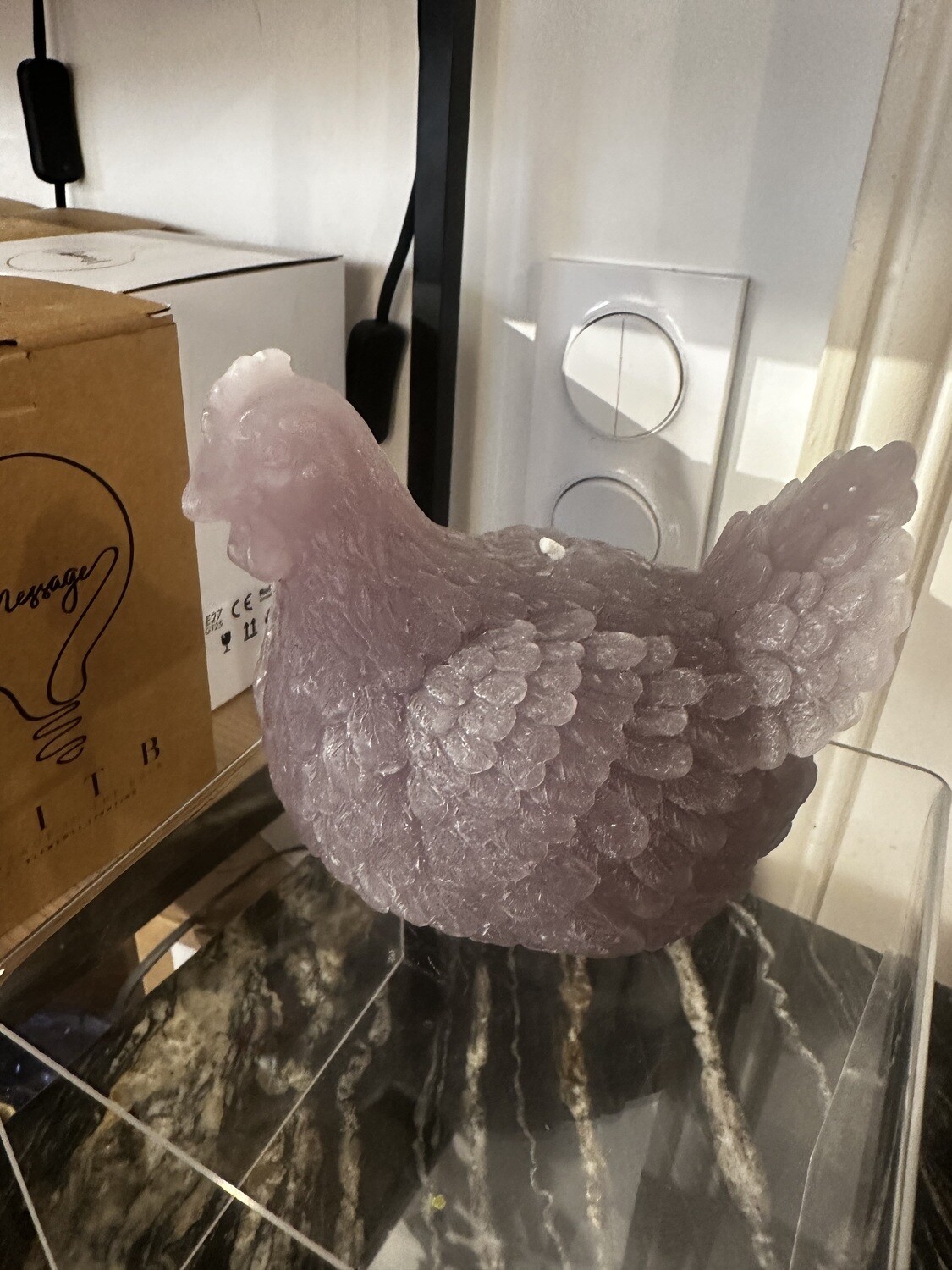 Poule en cire Gris