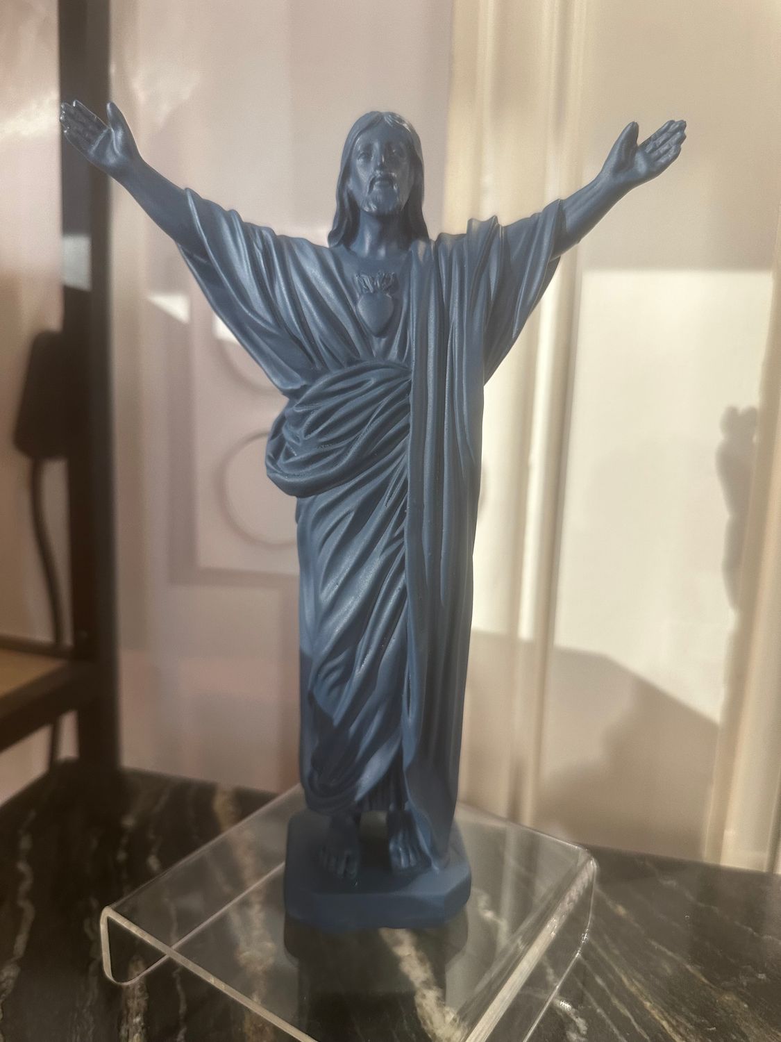 Statuette Jesus loves You OutreMer