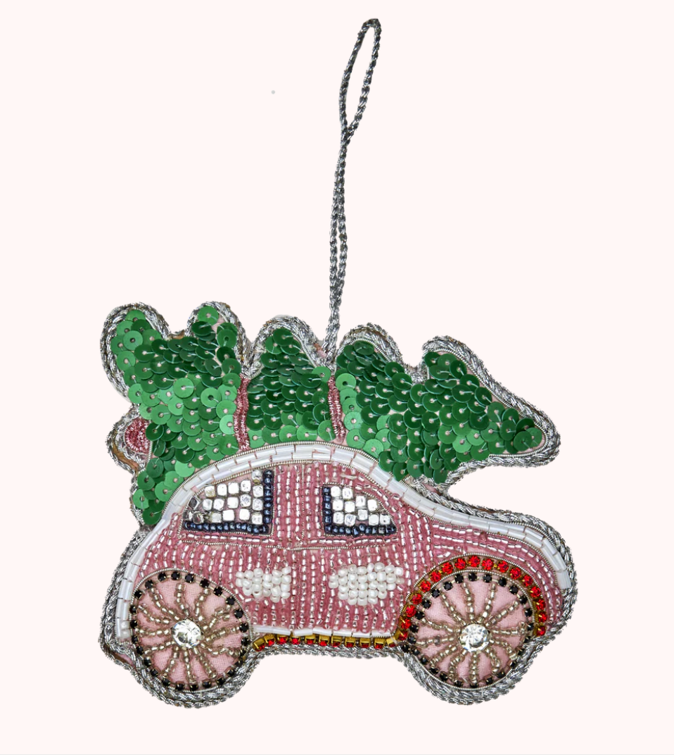 Décoration voiture et sapin à Perles