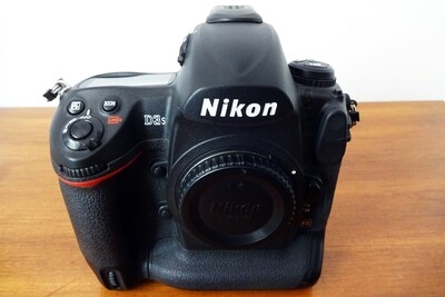 Nikon D3s camera body Very Low Shutter count ex++