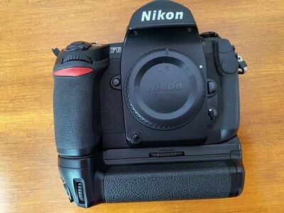 Nikon F6 camera with MB-40 battery pack Mint- Condition