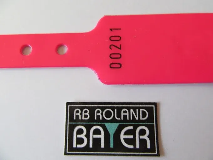 Nummeriertes  Armband 3 - lagiges Kunststoffarmband  RB