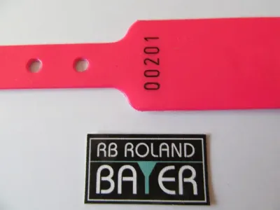 Nummeriertes  Armband 3 - lagiges Kunststoffarmband  RB