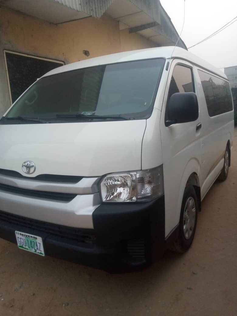 Toyota Hiace Bus