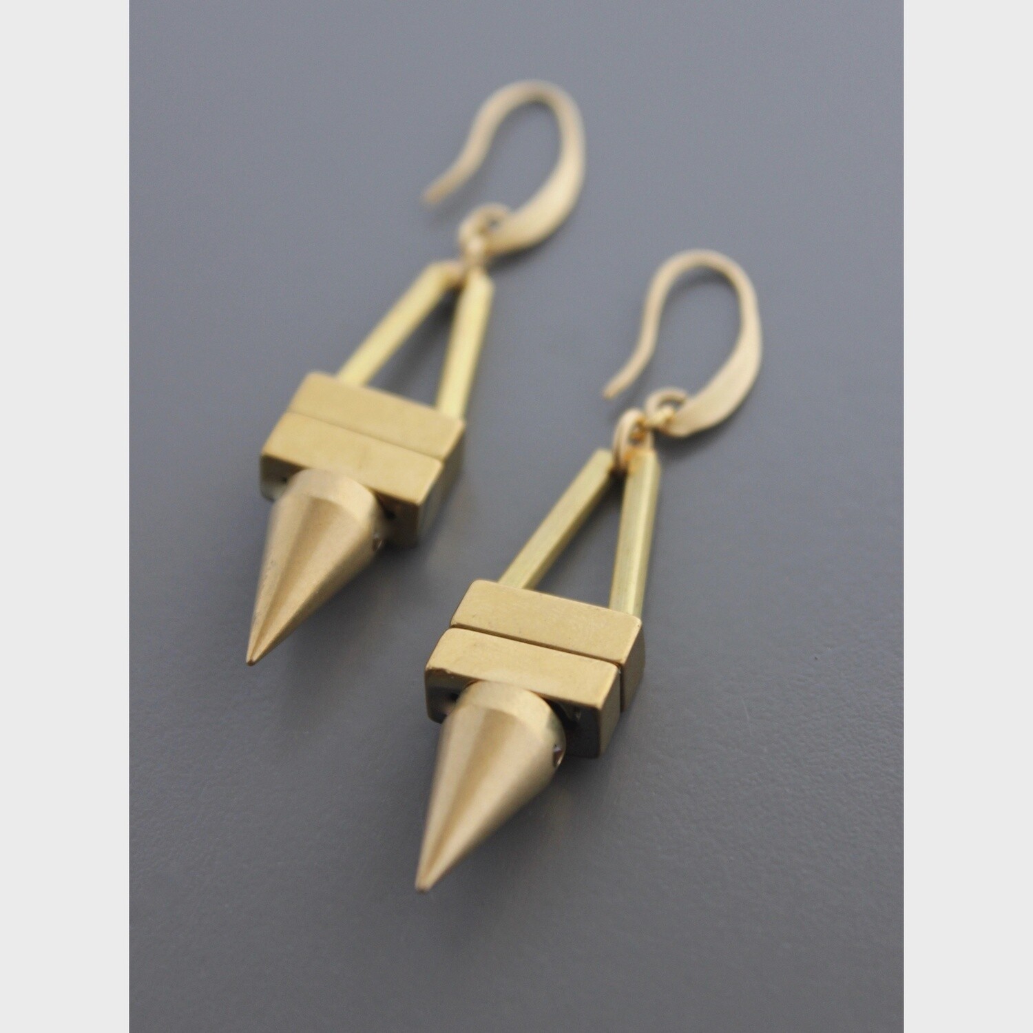 ODLE09 Geometric hematite and brass spike earrings