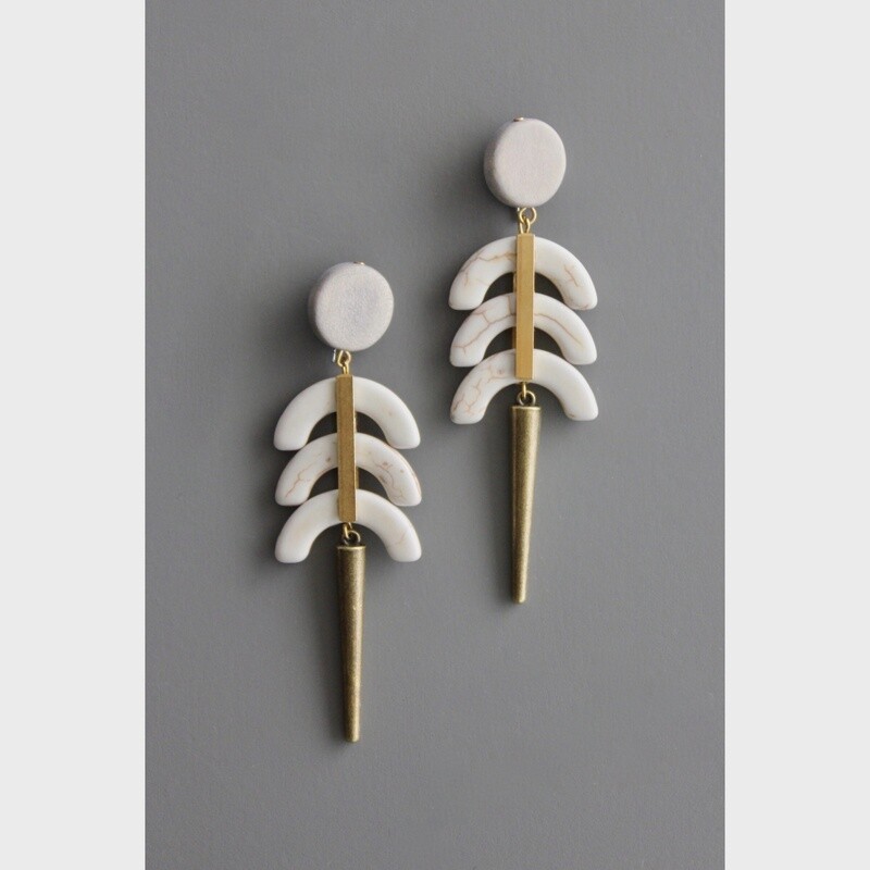 BKNE37 White Geometric Post Earrings