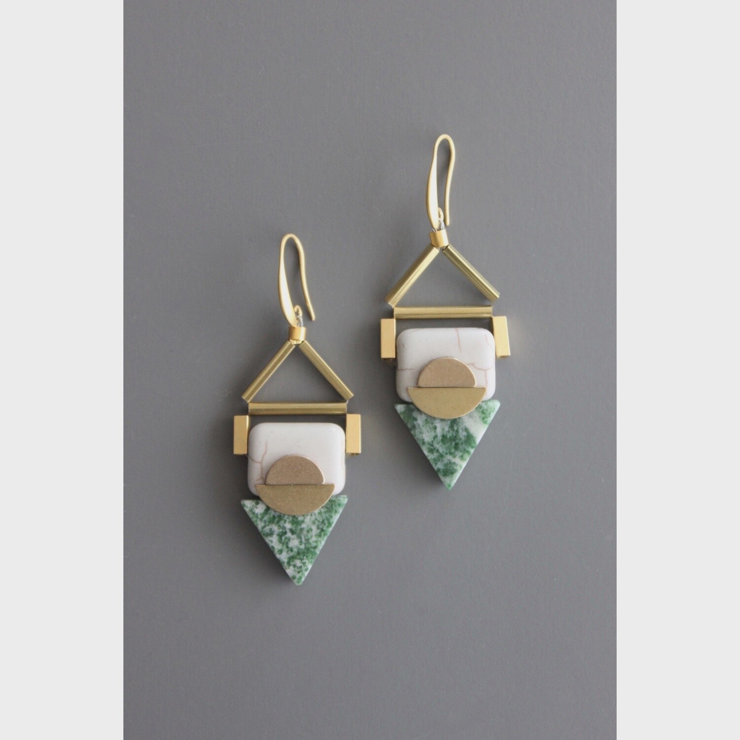 BKNE26 Geometric gray and green spotted stone earrings
