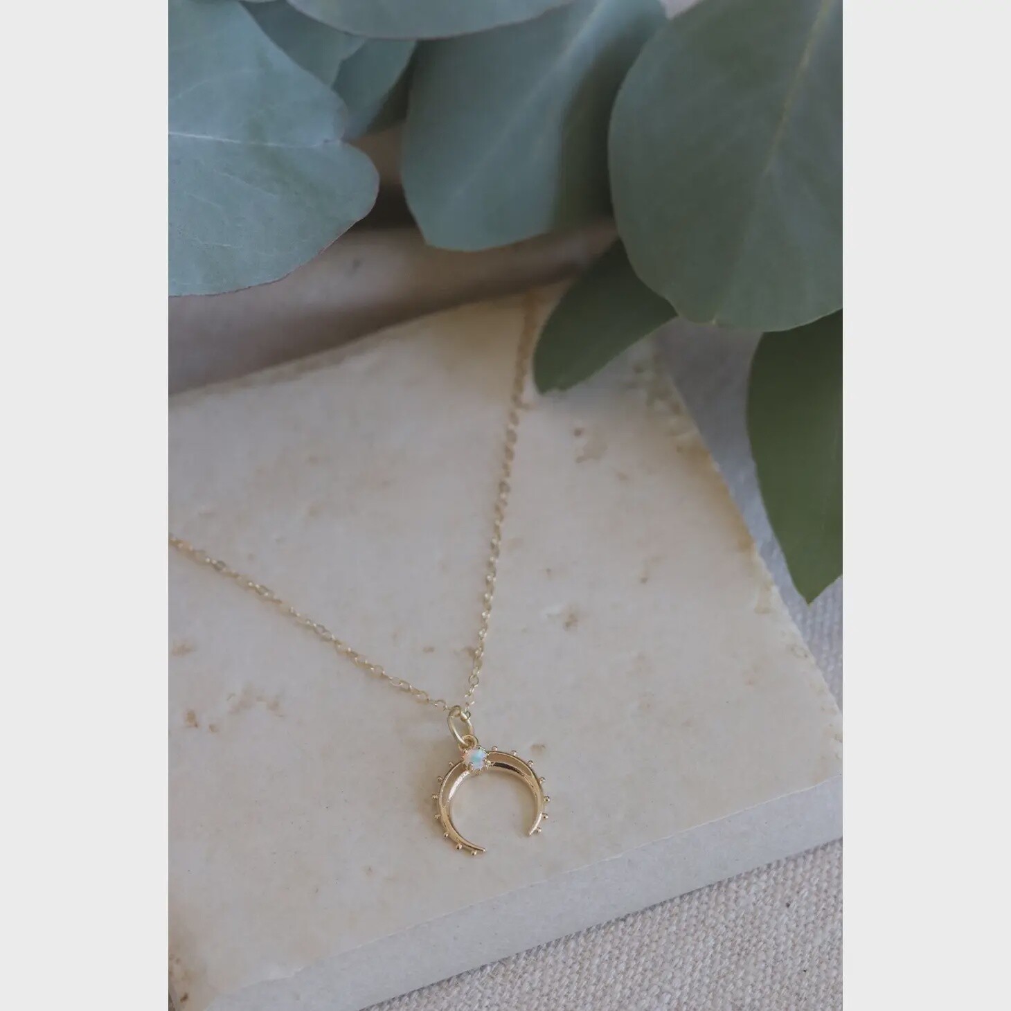 LA LUN Neckpiece