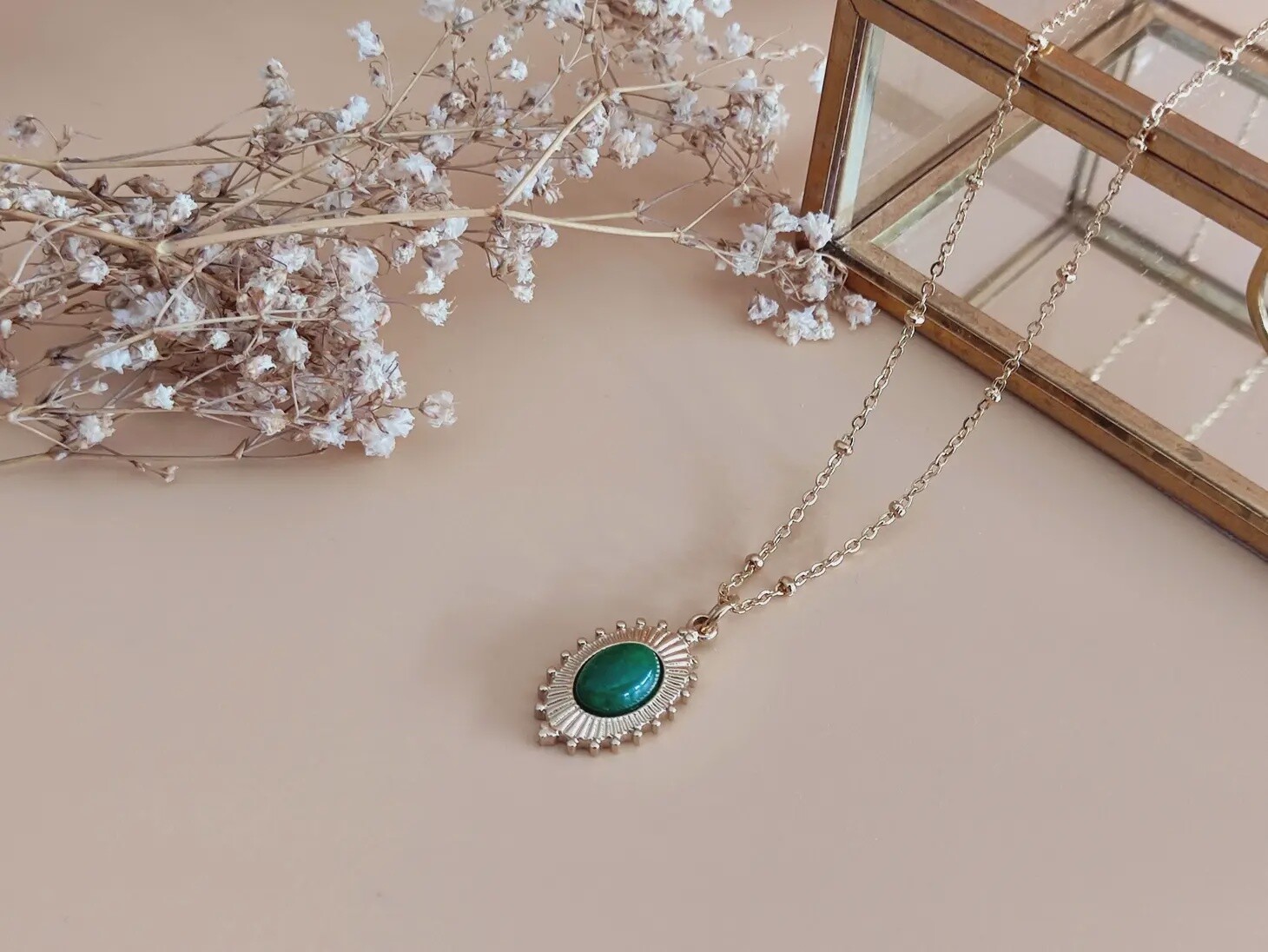La Passionnée green agate pendant necklace