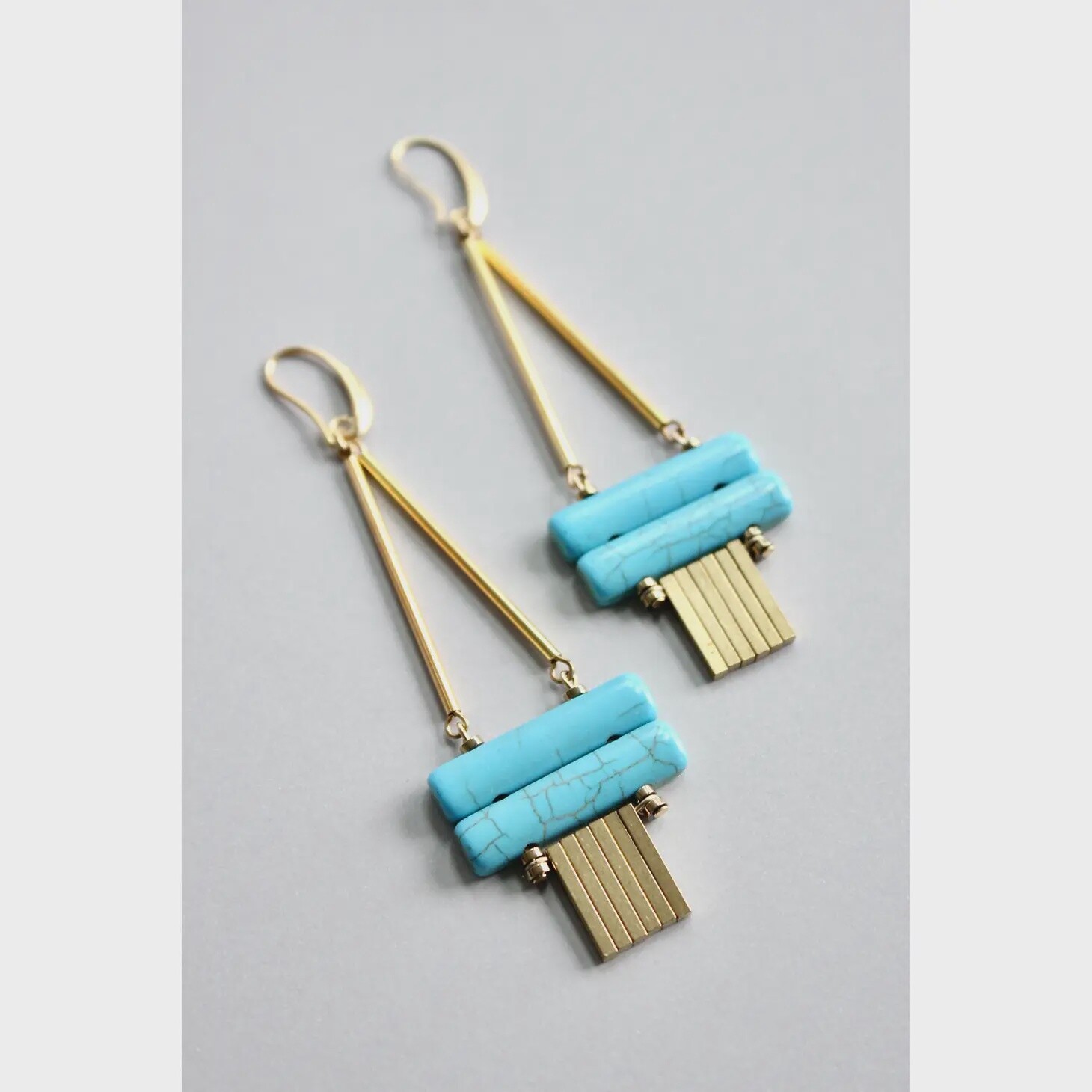 GNDE118E turquoise and brass geometric earrings