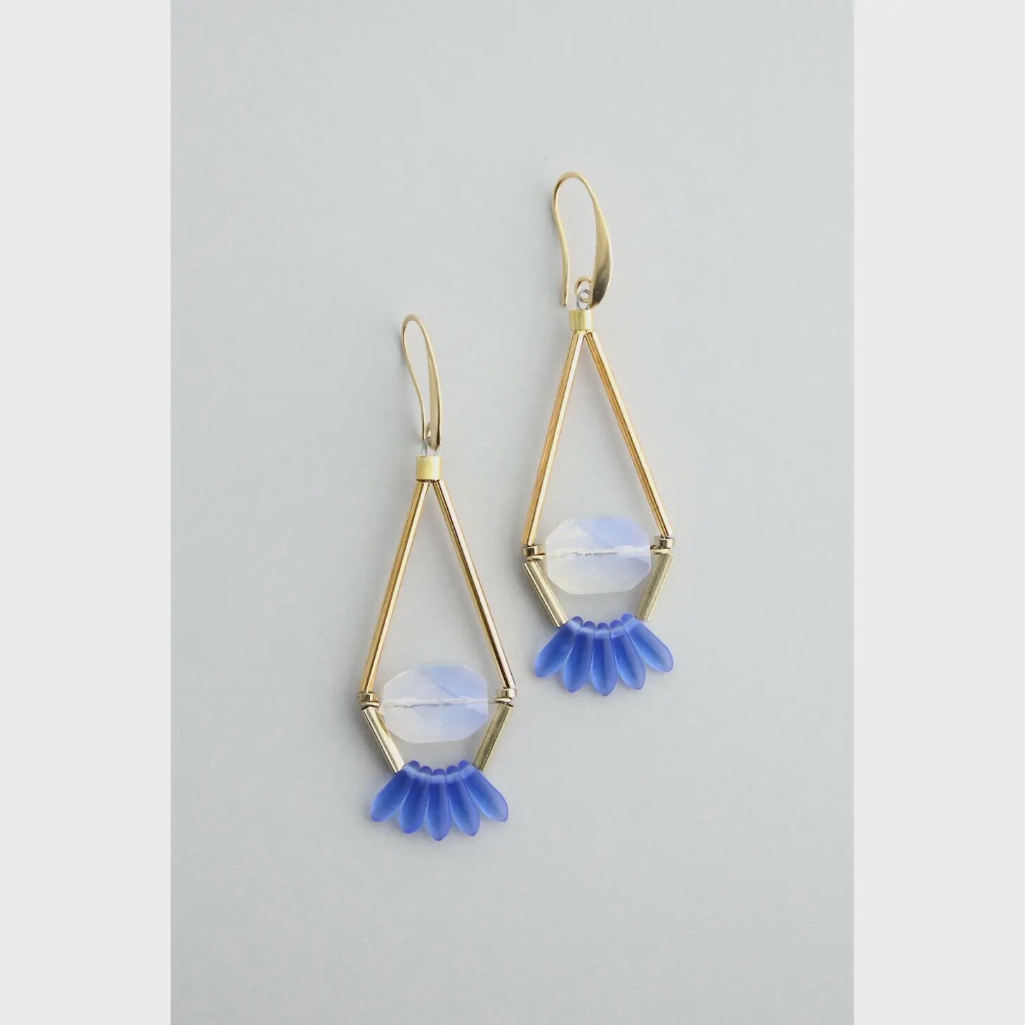 GNDE78 blue and opal earrings