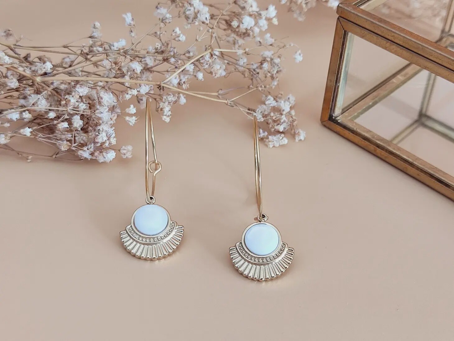 L&#39;Héroïque white mother-of-pearl creole earrings