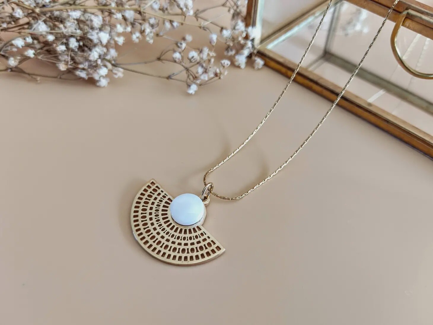 The Dreamer White Mother of Pearl Necklace