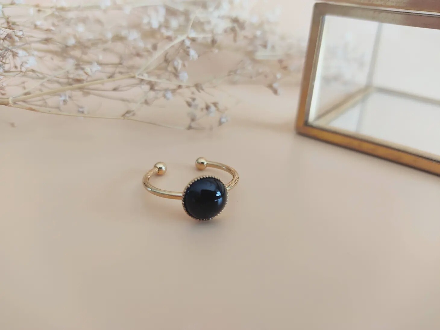 La Classique Black Agate semi-precious stone ring