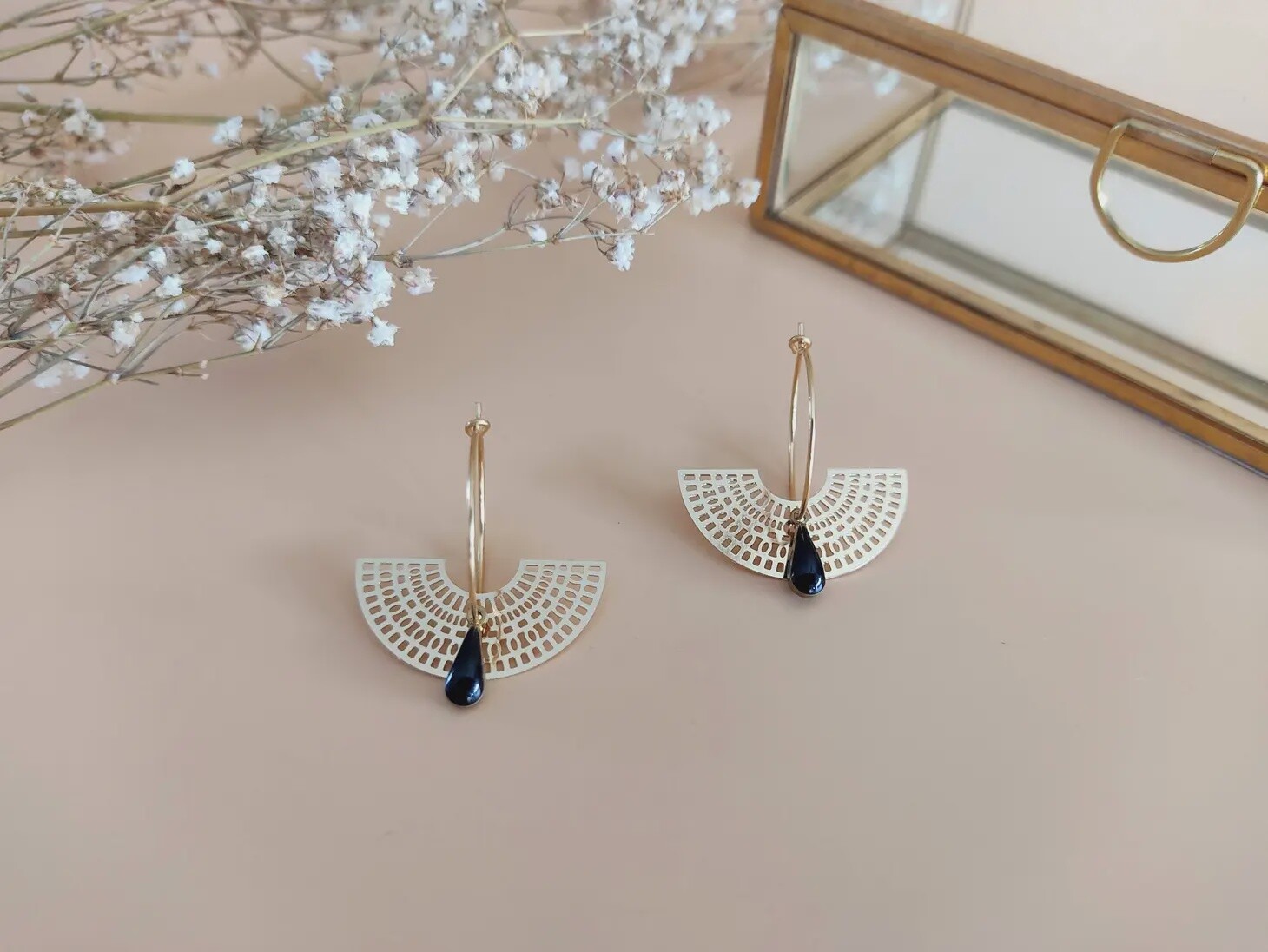 La Lunaire earrings in black