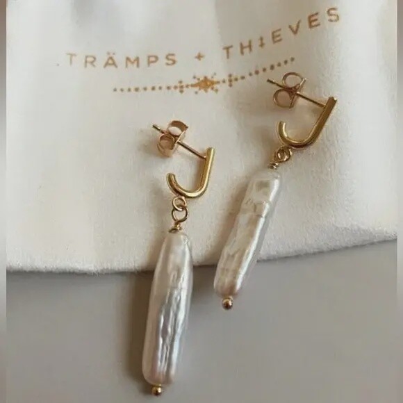 Justiene Pearl Earrings