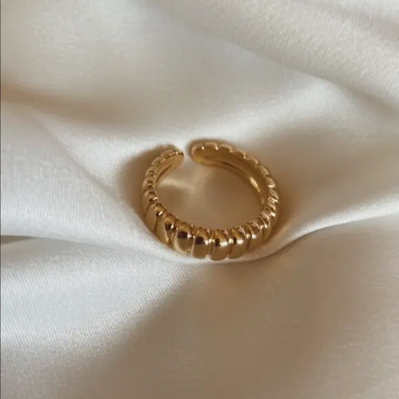 Petit Croissant Ring