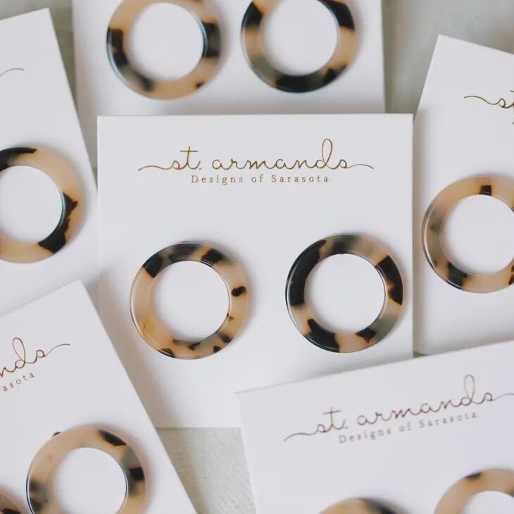 Mini Blonde Tortoise Open Circle Stud Earrings
