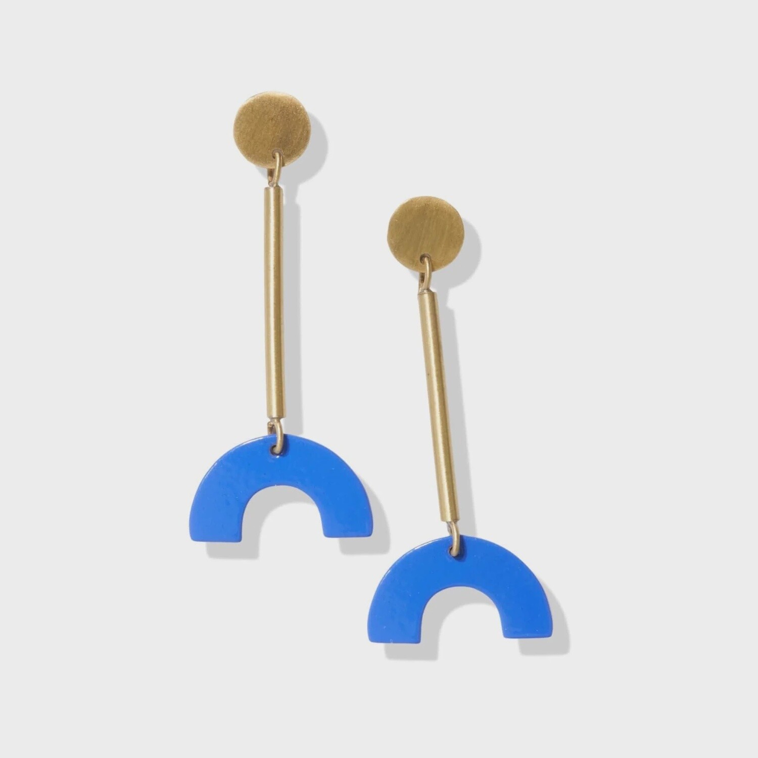 MATTE BRASS POST STICK ARCH EARRINGS