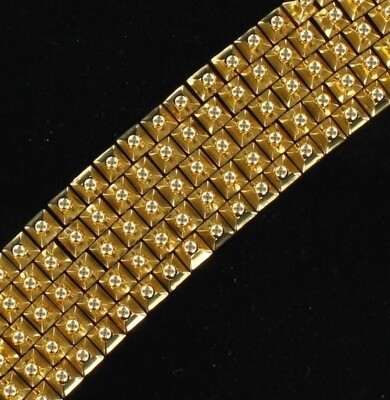 18KT YELLOW GOLD TEXTURED BRACELET, 88.3 GRAMS 18KT YELLOW GOLD TEXTURED BRACELET, 88.3 GRAMS