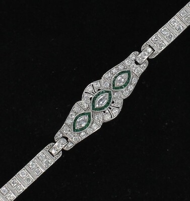 PLATINUM DIAMOND EMERALD BRACELET, CIRCA 1920 PLATINUM DIAMOND EMERALD BRACELET, CIRCA 1920