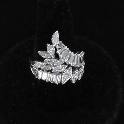 14KTW 2.50 CT TW DIAMOND RING CIRCA 1960 14KTW 2.50 CT TW DIAMOND RING CIRCA 1960