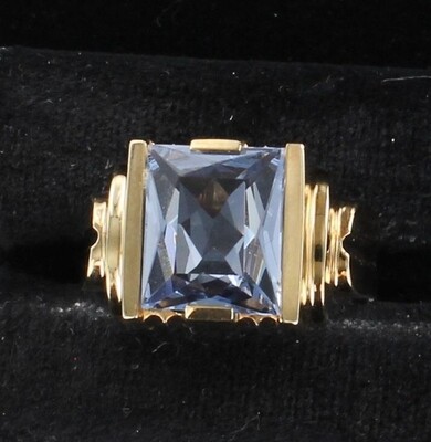 10KT ROSE GOLD BLUE SPINEL RING CIRCA 1940 10KT ROSE GOLD BLUE SPINEL RING CIRCA 1940