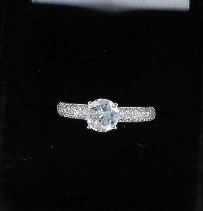 18KTW 1.22 CT ROUND BRILLIANT DIAMOND ENGAGEMENT RING